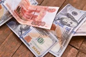 Центральный Банк России упрощает комиссию за покупку валюты