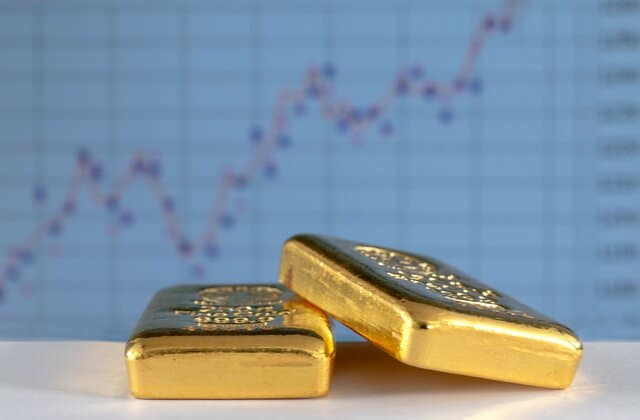 Как инвестировать в золото? Выгодны ли вложения в 2022?